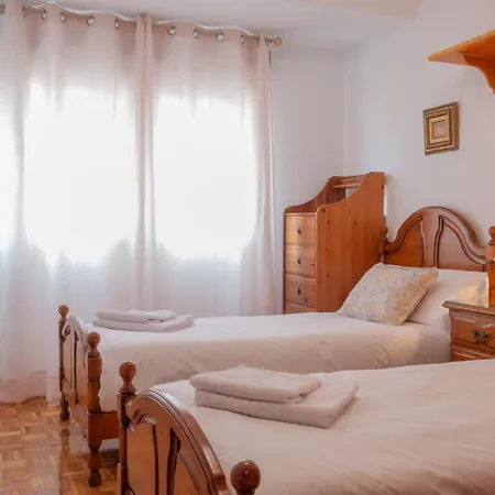 Apartment Av Leopoldo Alas 16 *