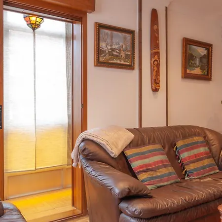 Av Leopoldo Alas 16 Apartment *